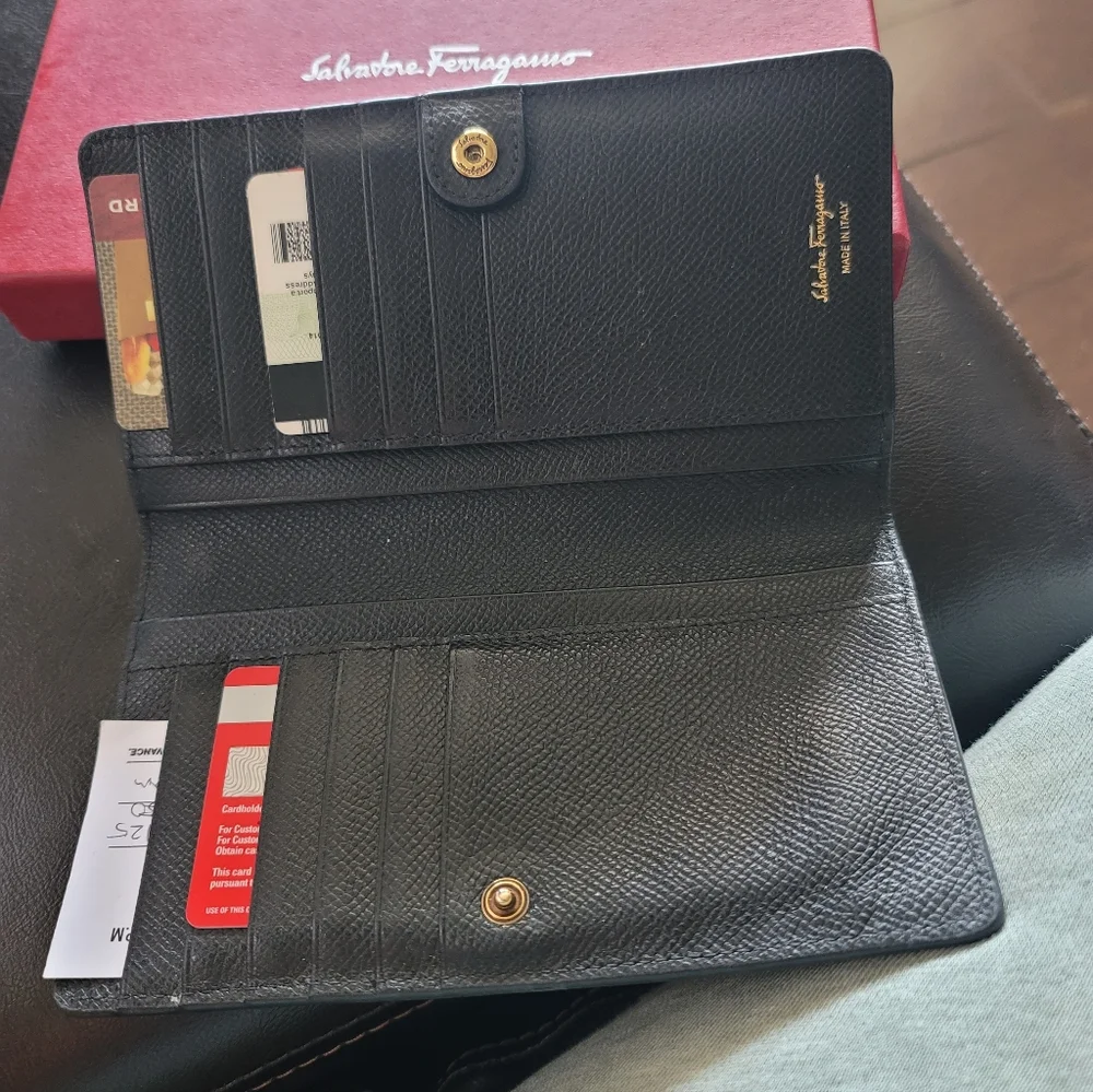 Salvatore Ferragamo Wallet - Picture 10 of 13